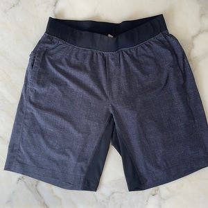 Men’s Lululemon lined athletic short large